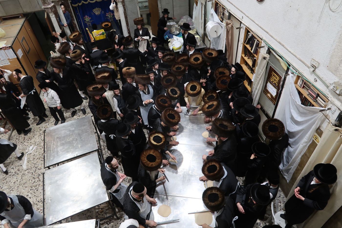 האדמו"ר ממחנובקא בעלזא באפיית מצות מצווה