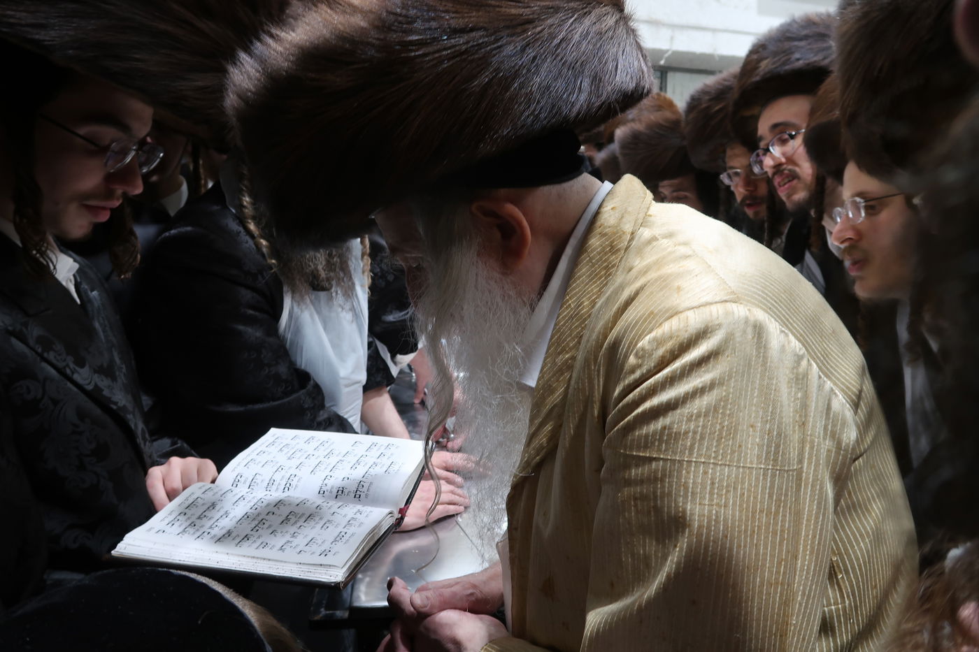 האדמו"ר ממחנובקא בעלזא באפיית מצות מצווה