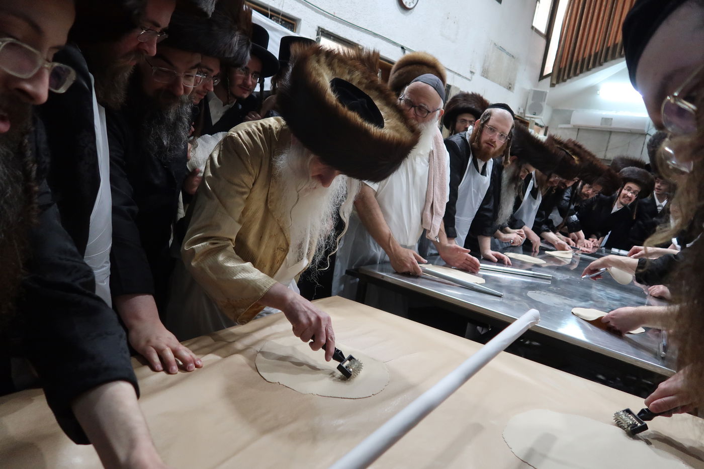 האדמו"ר ממחנובקא בעלזא באפיית מצות מצווה