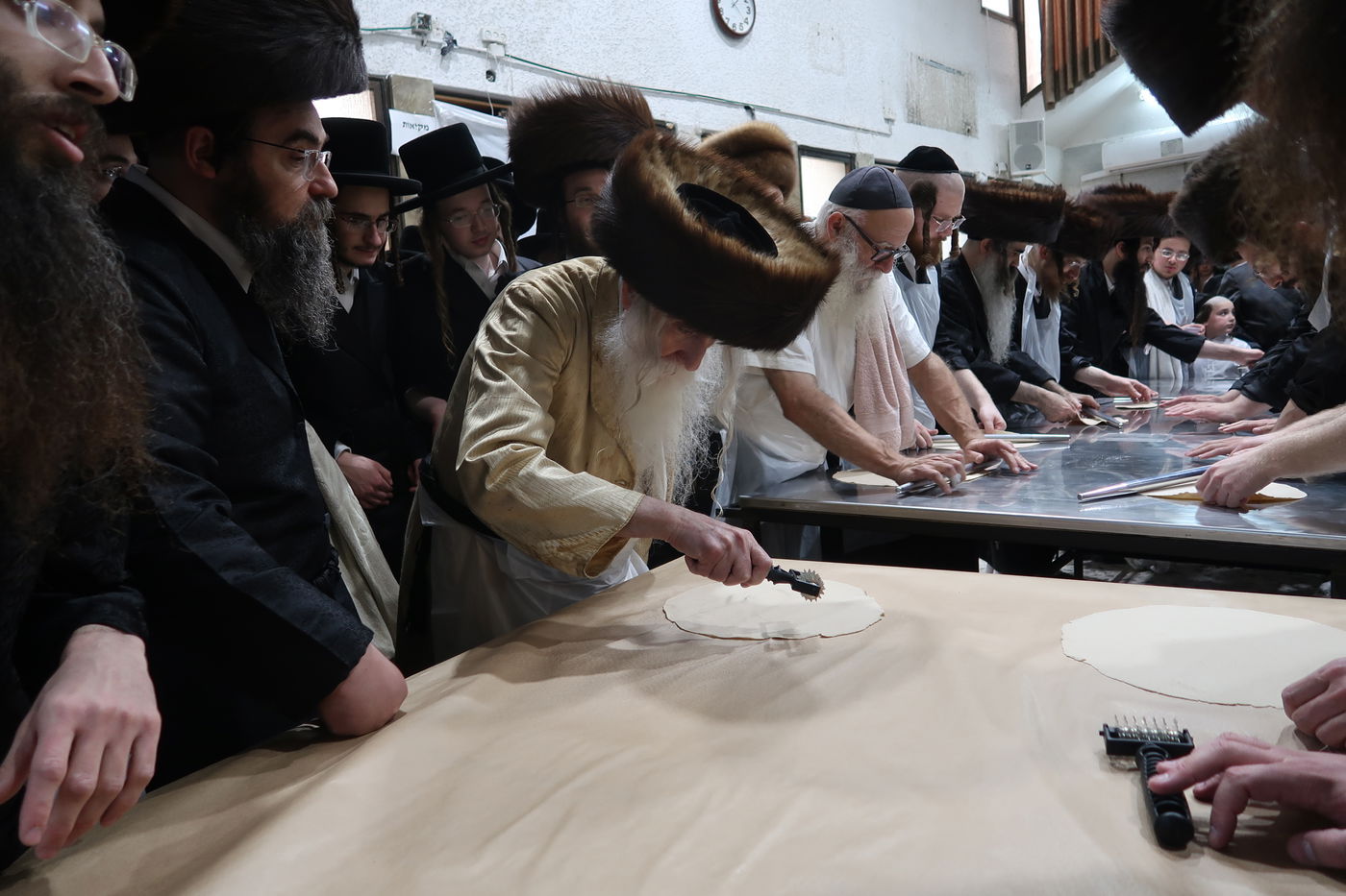 האדמו"ר ממחנובקא בעלזא באפיית מצות מצווה