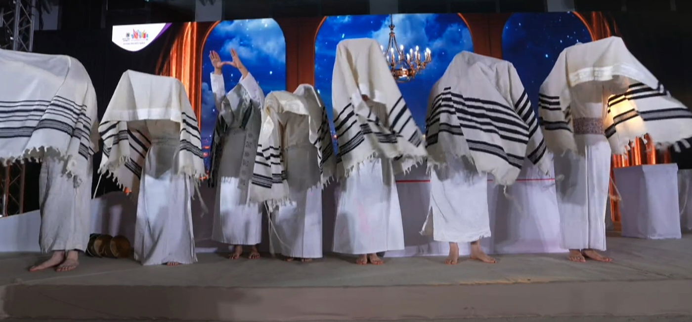 המראות על במת האירוע