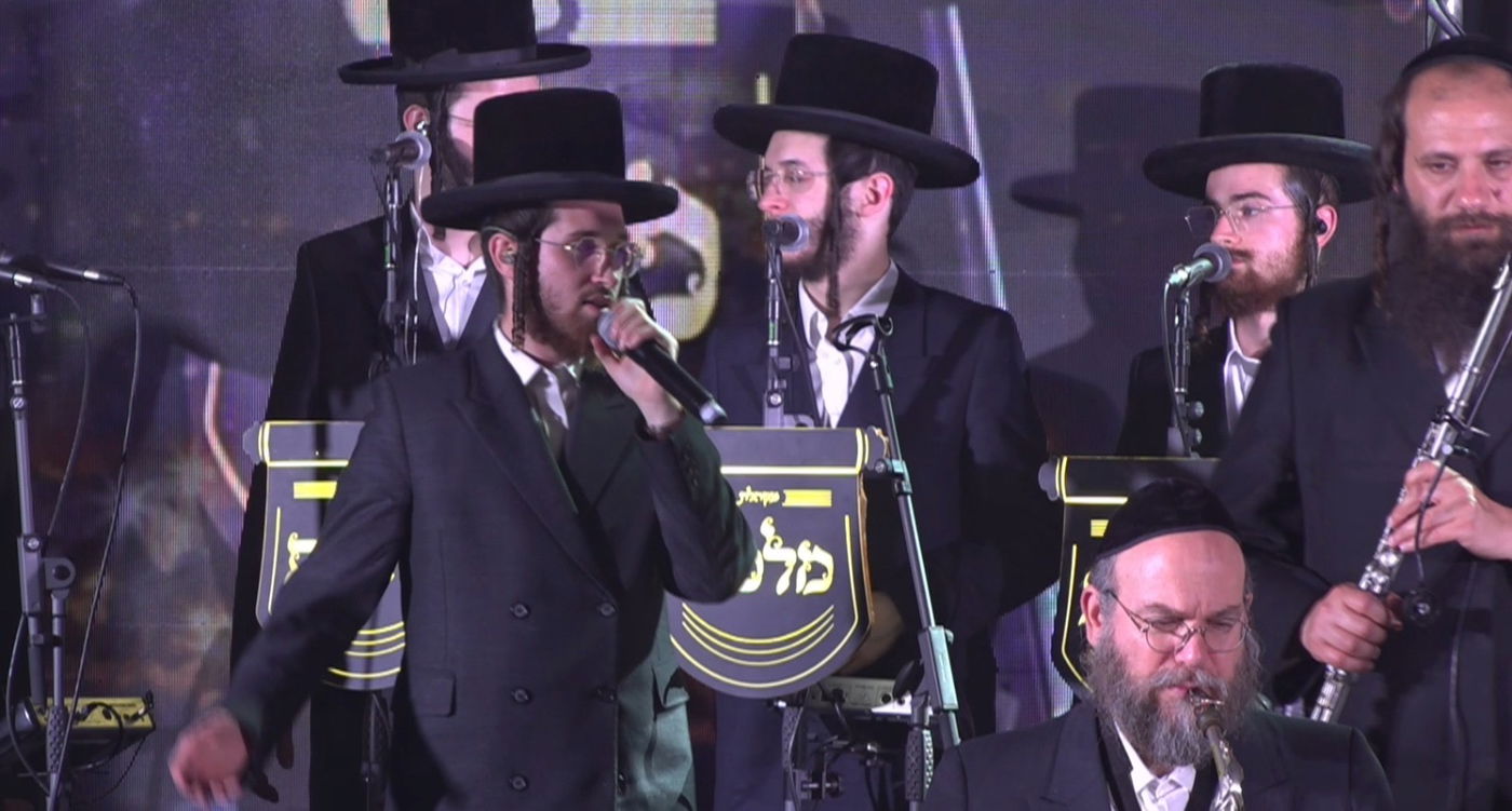 המראות על במת האירוע