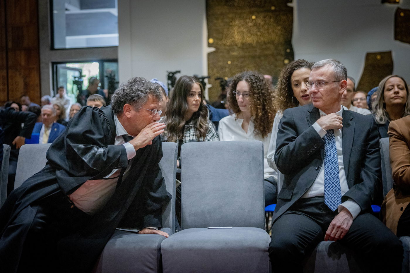 מסרב ללחוץ את ידו. לוין ועמית בשבוע שעבר