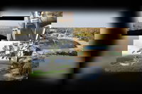 עין לבן, אנדרטת "הצבי ישראל", עין קובי, תל עזקה, תל אפק