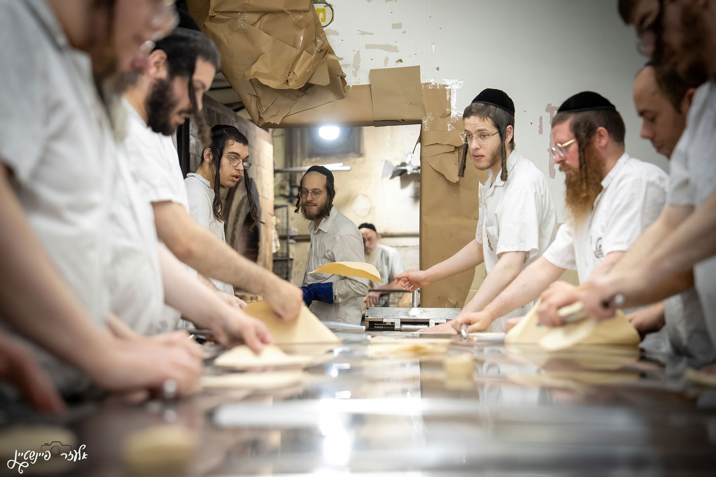 הגה"צ ראש ישיבת סאטמר באפיית מצות