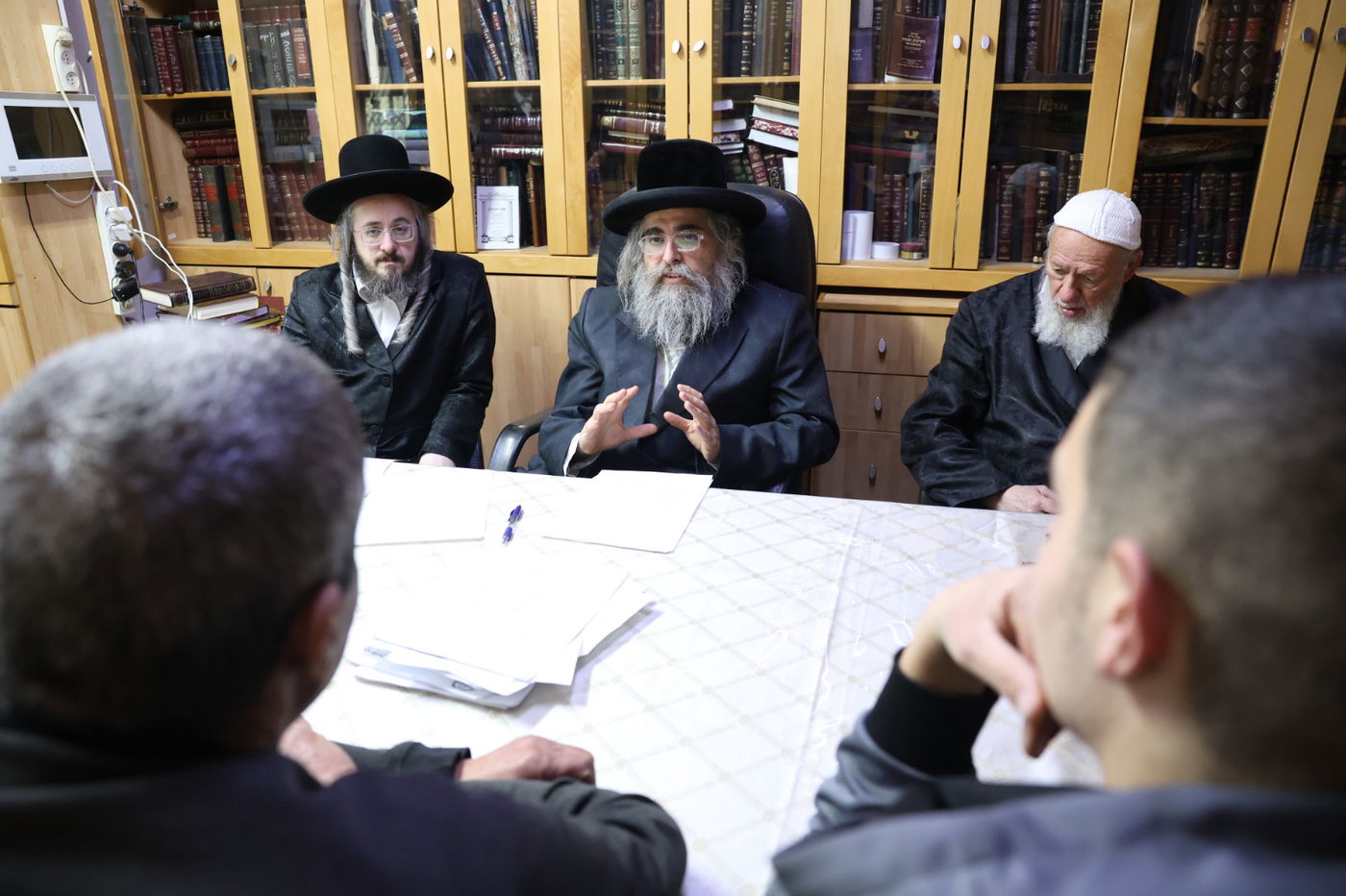 הגה"צ רבי אלעזר שטרן אב"ד מירון במכירת חמץ