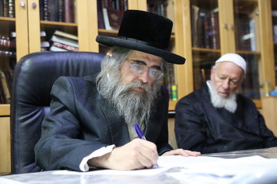 הגה"צ רבי אלעזר שטרן אב"ד מירון