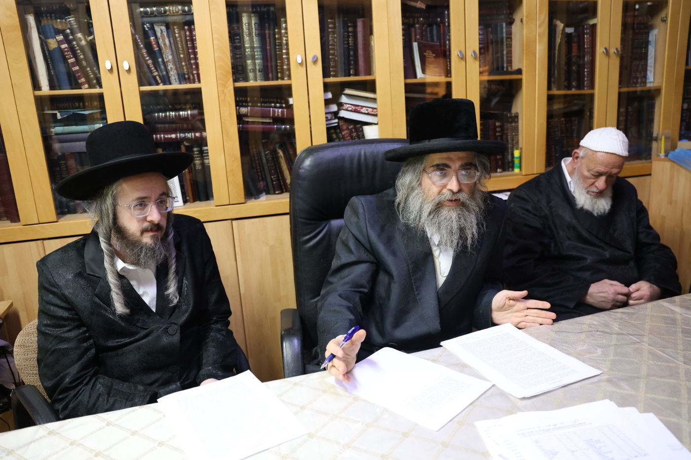 הגה"צ רבי אלעזר שטרן אב"ד מירון במכירת חמץ