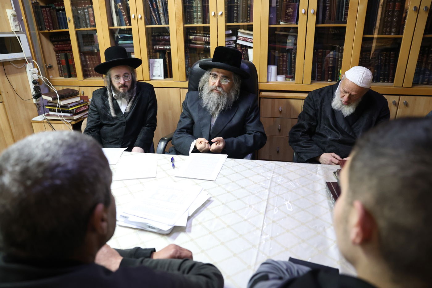 הגה"צ רבי אלעזר שטרן אב"ד מירון במכירת חמץ