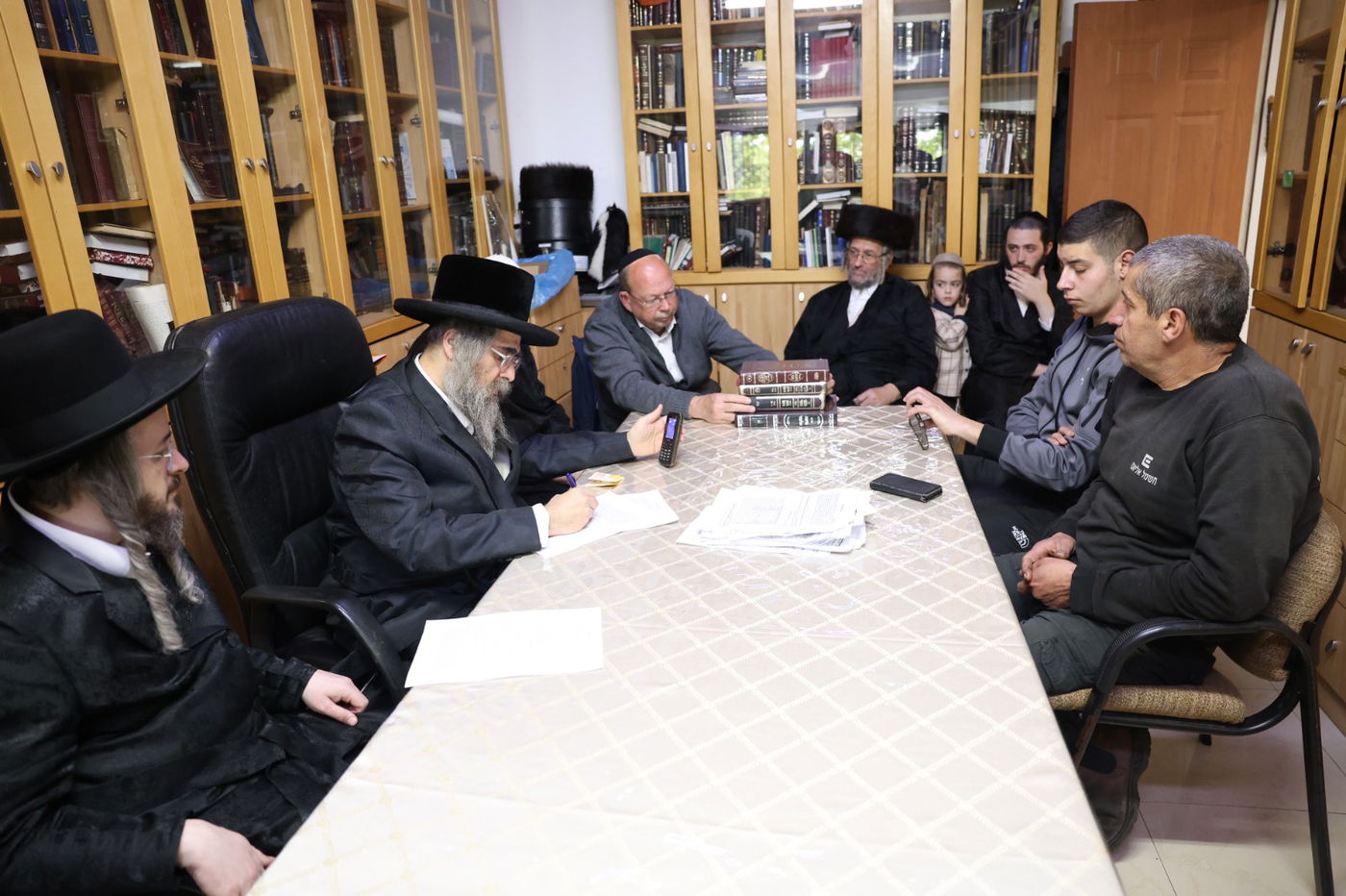 הגה"צ רבי אלעזר שטרן אב"ד מירון במכירת חמץ