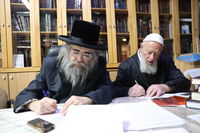 הגה"צ רבי אלעזר שטרן אב"ד מירון במכירת חמץ