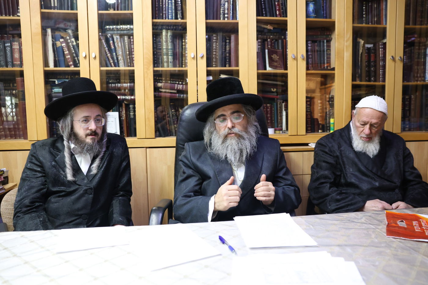 הגה"צ רבי אלעזר שטרן אב"ד מירון במכירת חמץ