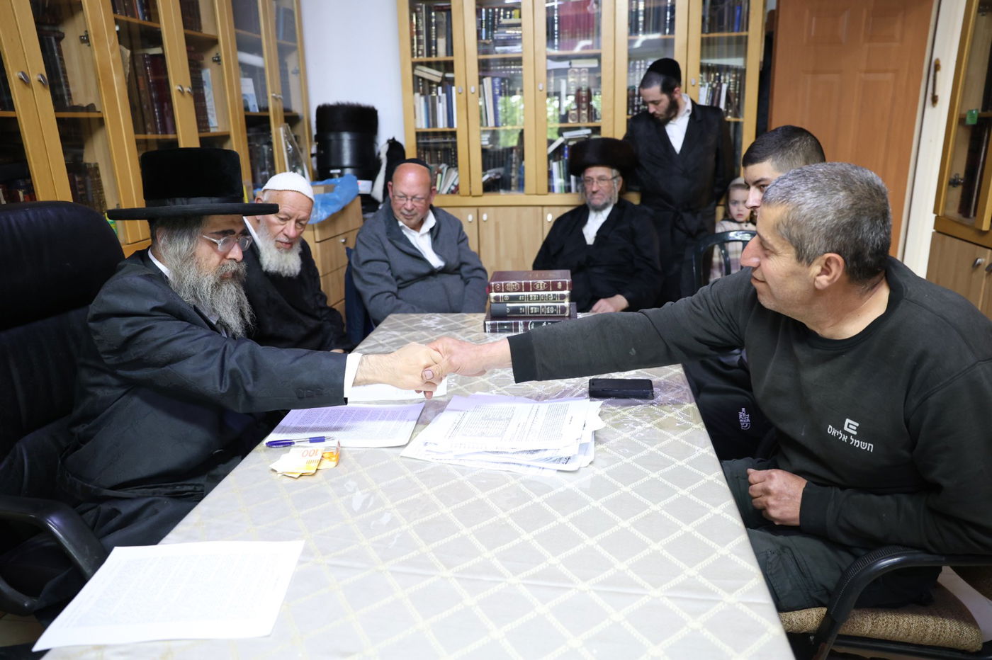 הגה"צ רבי אלעזר שטרן אב"ד מירון במכירת חמץ