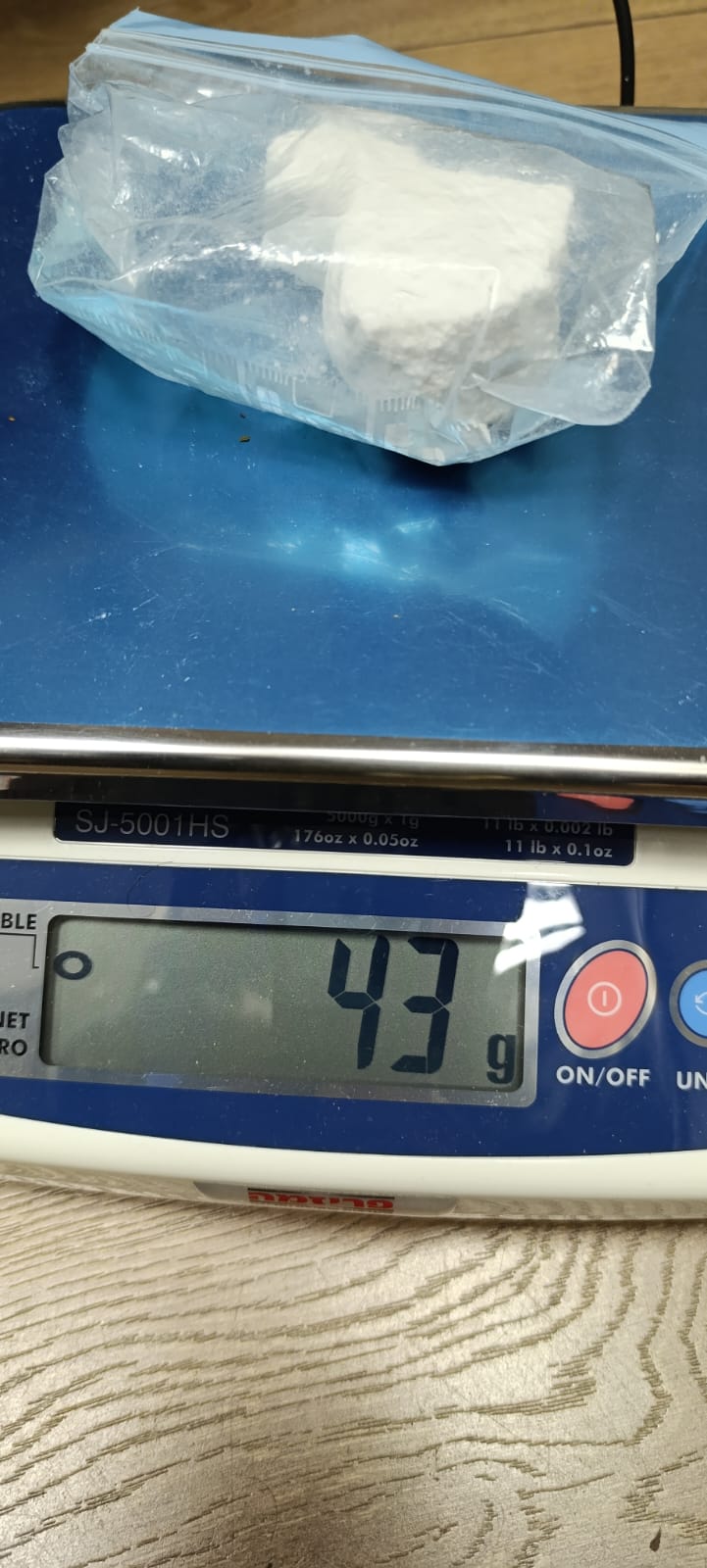 חלק מהחומרים שנתפסו, כסף, רכב, שעונים