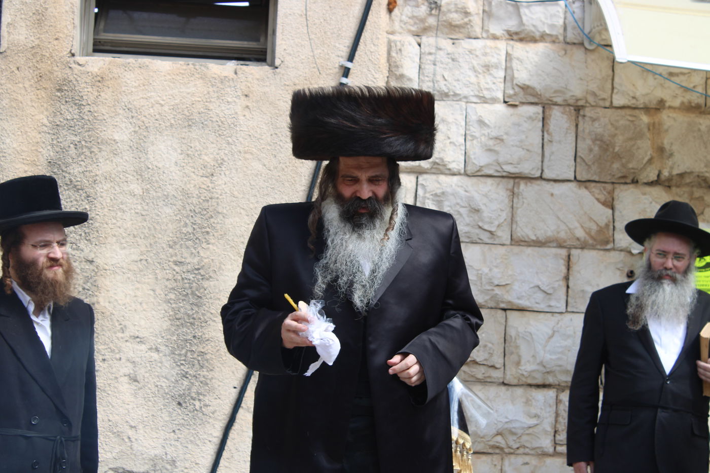 האדמו"ר מזוטשקא בשריפת חמץ