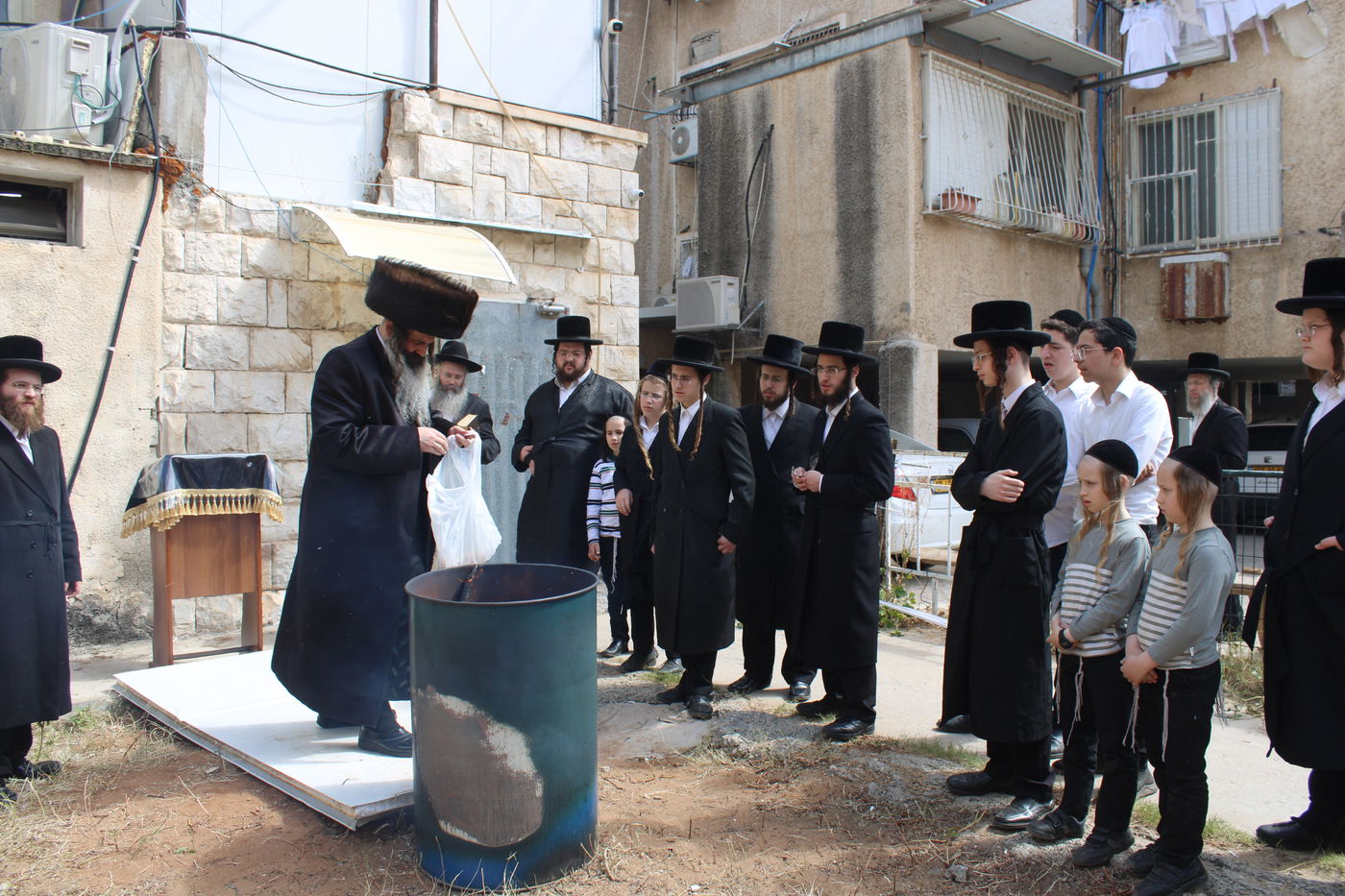 האדמו"ר מזוטשקא בשריפת חמץ