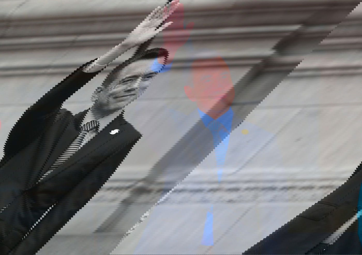 הנשיא החדש-ישן, נובואה