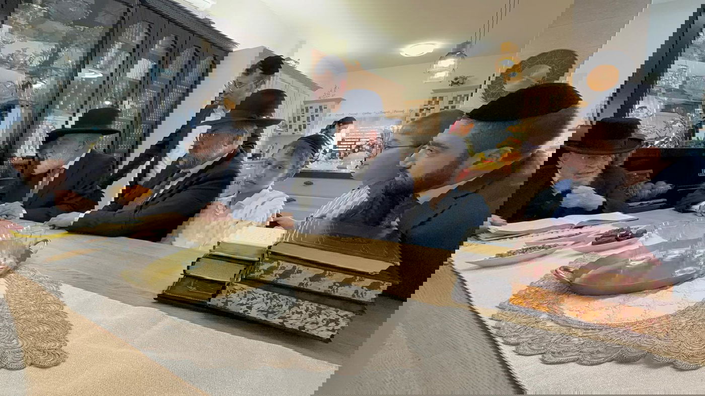 הגאון רבי יצחק אזרחי בביקור חג אצל הגאון רבי אברהם מיכאל מאמאן 