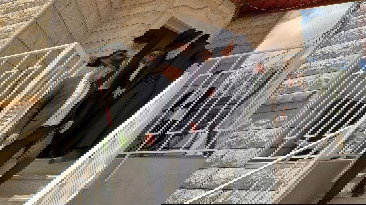 הגאון רבי יצחק אזרחי בביקור חג אצל הגאון רבי אברהם מיכאל מאמאן 