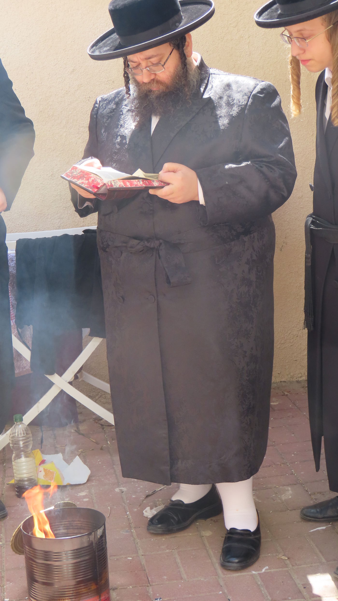 האדמו"ר מצאנז זימגראד בשריפת חמץ