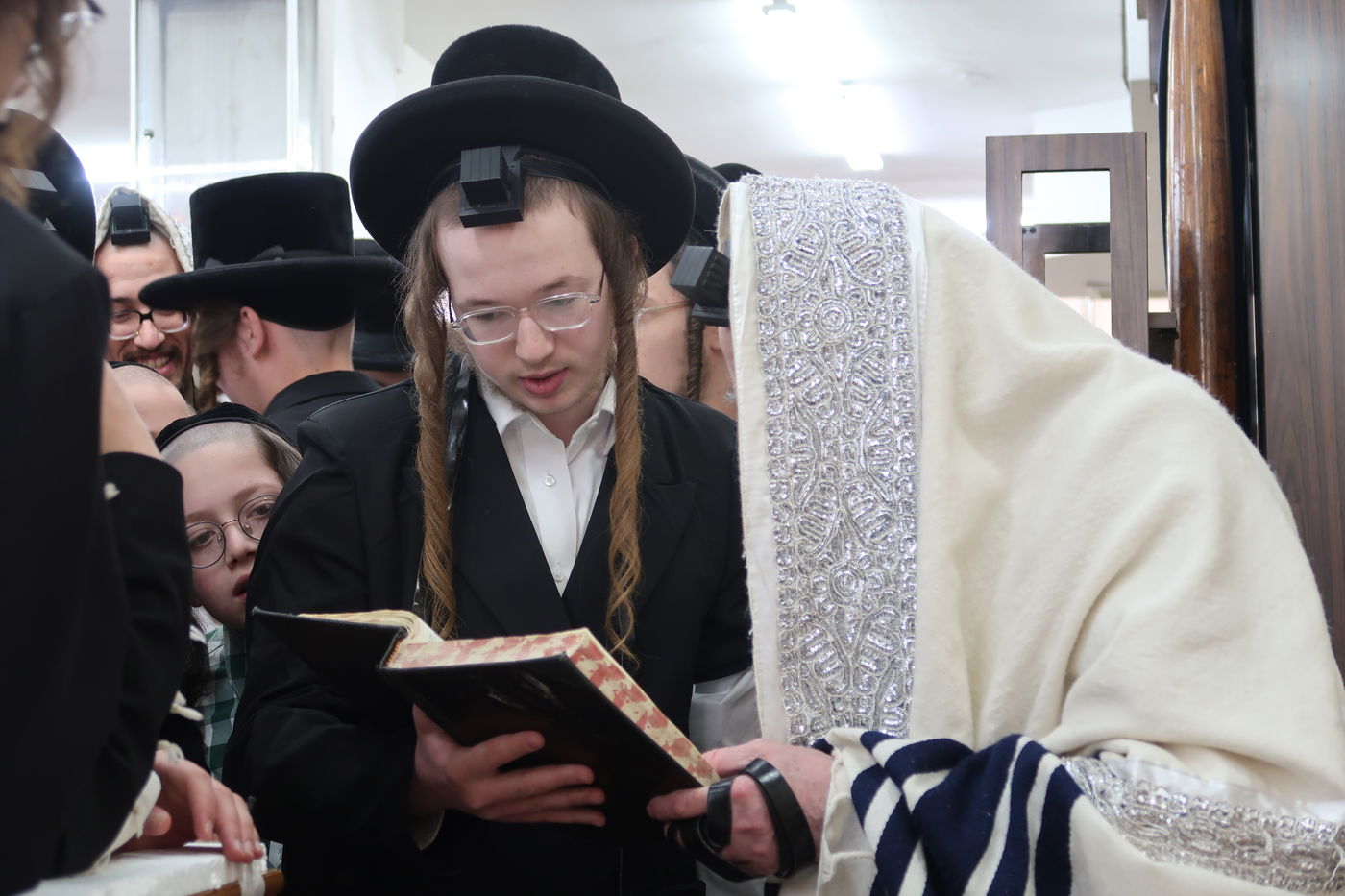 האדמו"ר ממחנובקא בעלזא בסיום בכורים ערב פסח