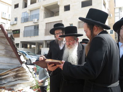 הגה"צ אב"ד סקולען בני ברק בשריפת חמץ