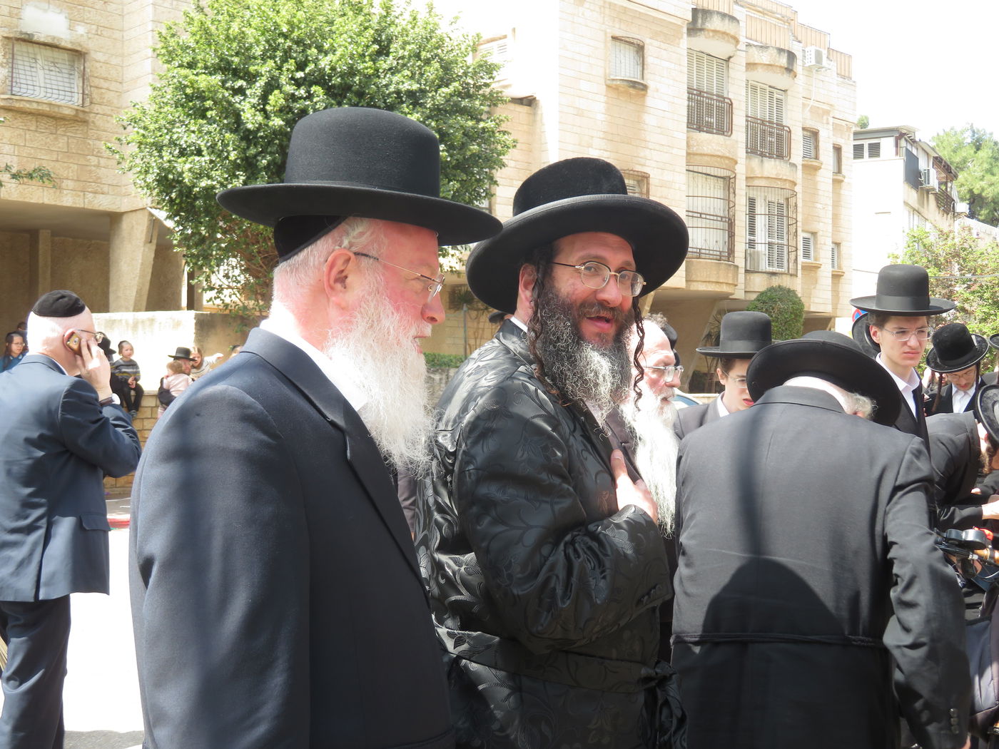 האדמו"ר מספינקא רמת אהרן בשריפת חמץ