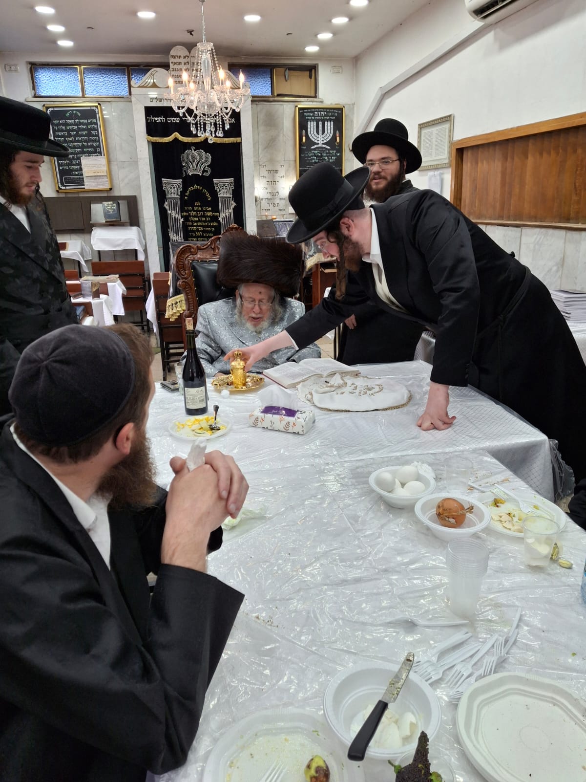 האדמו"ר מסטרופקוב ב'אסתר טיש'