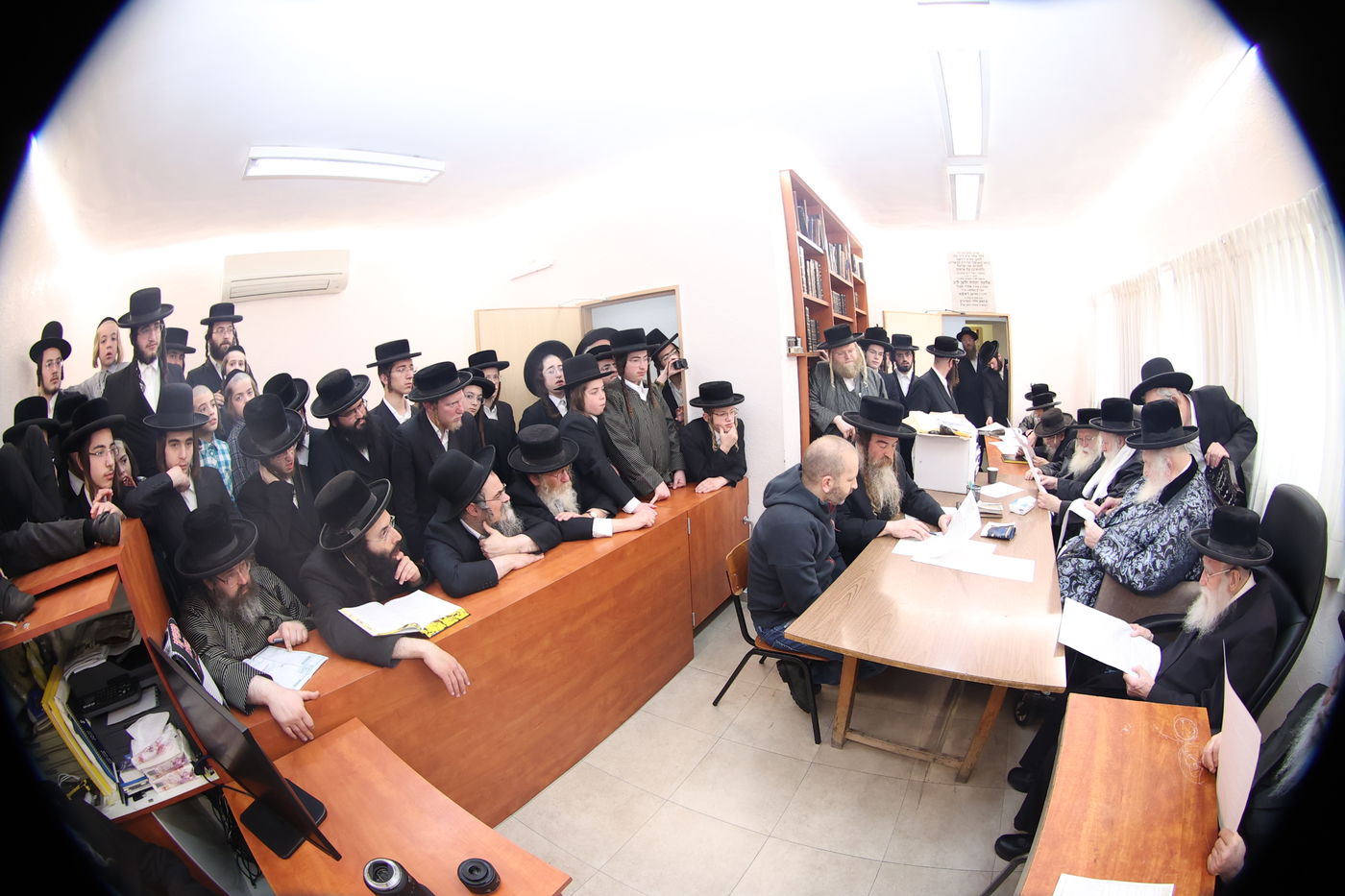 מכירת חמץ בלשכת בד"ץ העדה החרדית