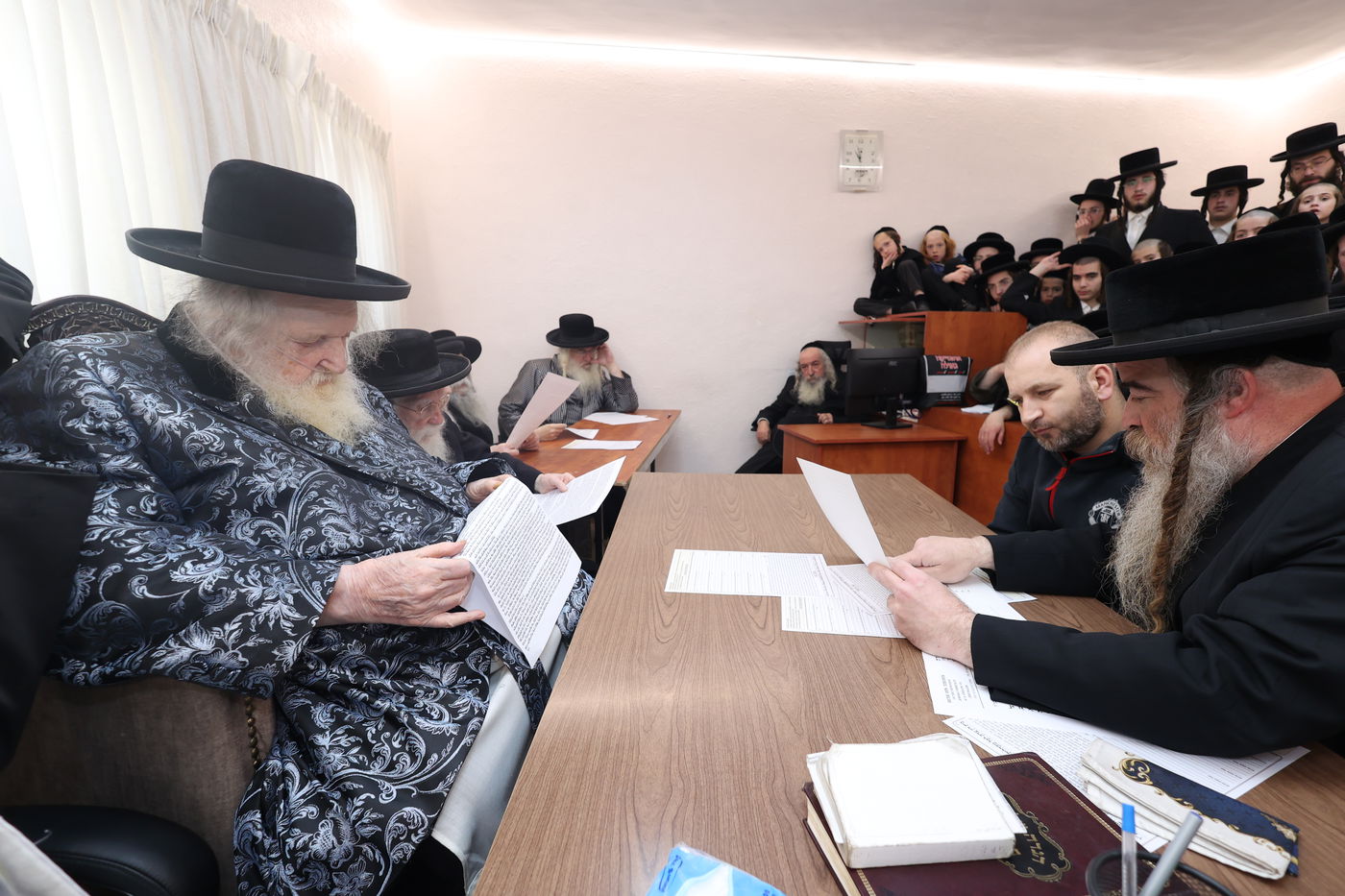 מכירת חמץ בלשכת בד"ץ העדה החרדית