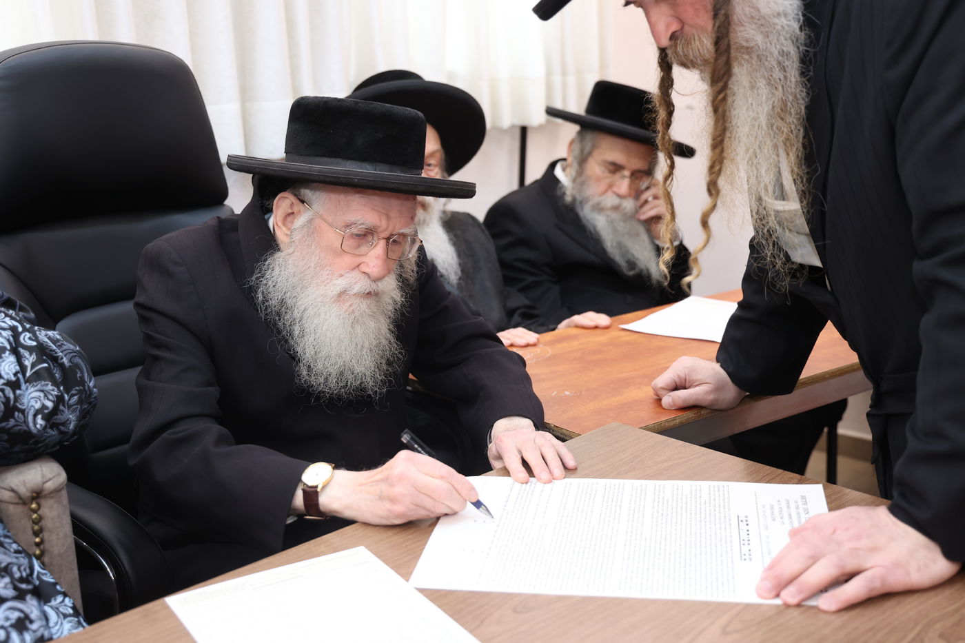 מכירת חמץ בלשכת בד"ץ העדה החרדית