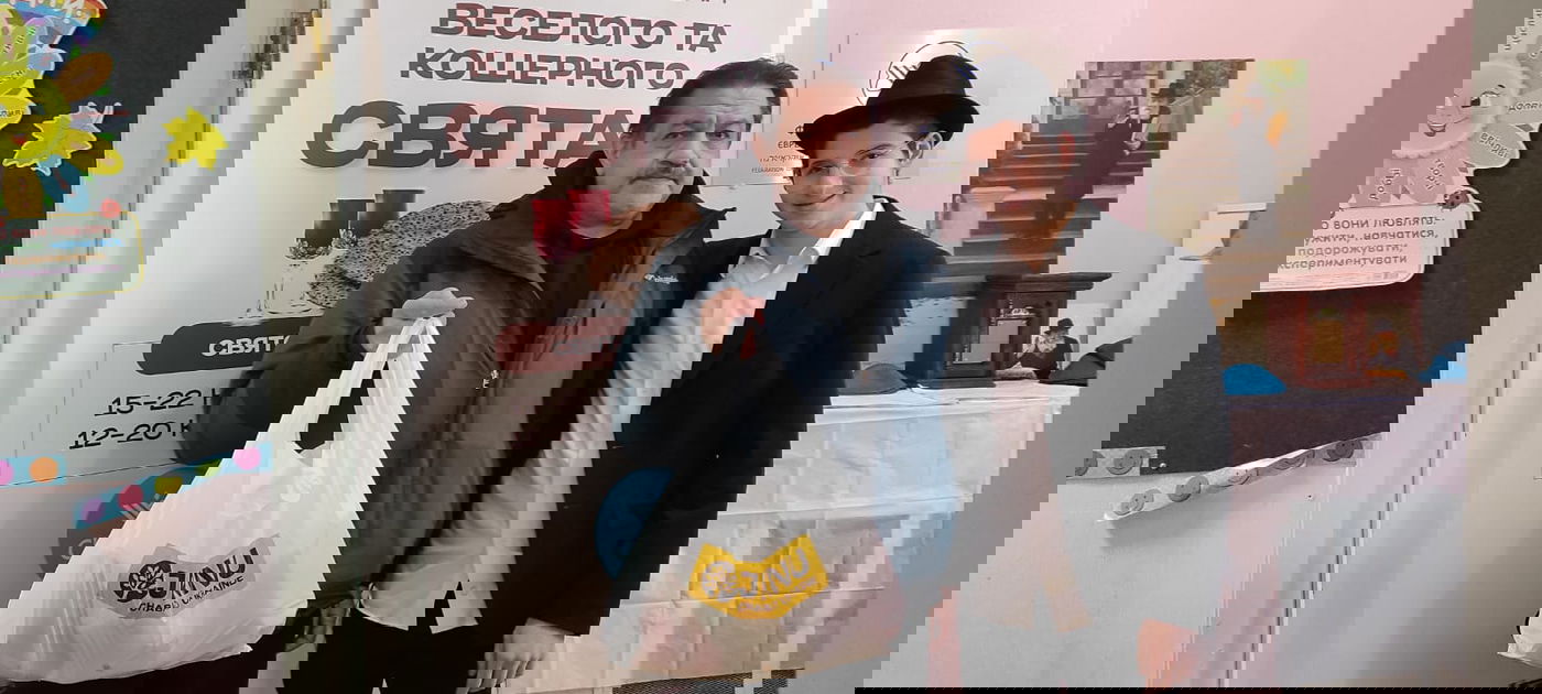 לפני העוצר בחלקים מהעיר: הרב לויטנסקי בחלוקת מצרכים ליהודי סומי לקראת הסדר הביתי