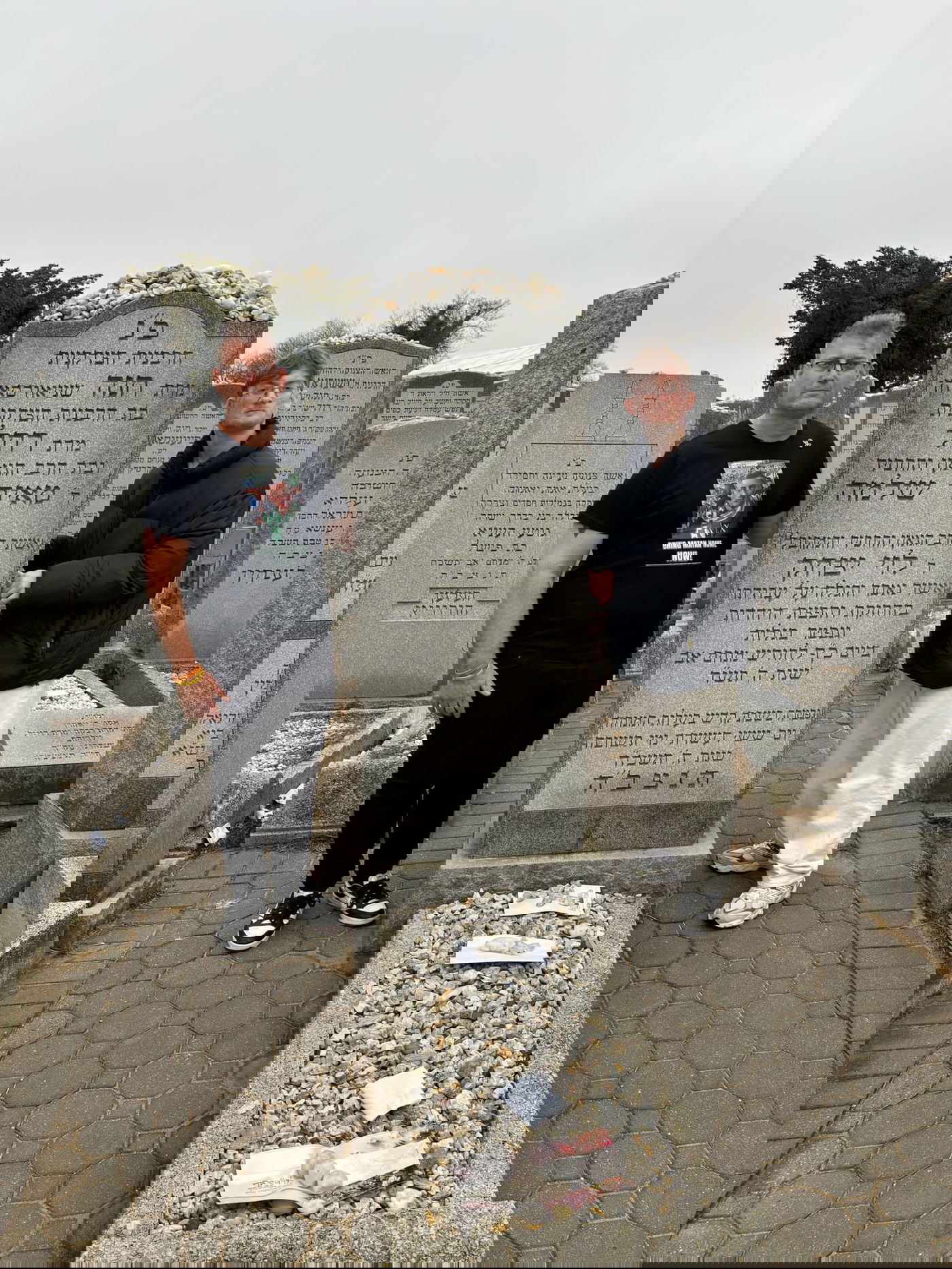 חגי אנגרסט בציונו של הרבי מליובאוויטש