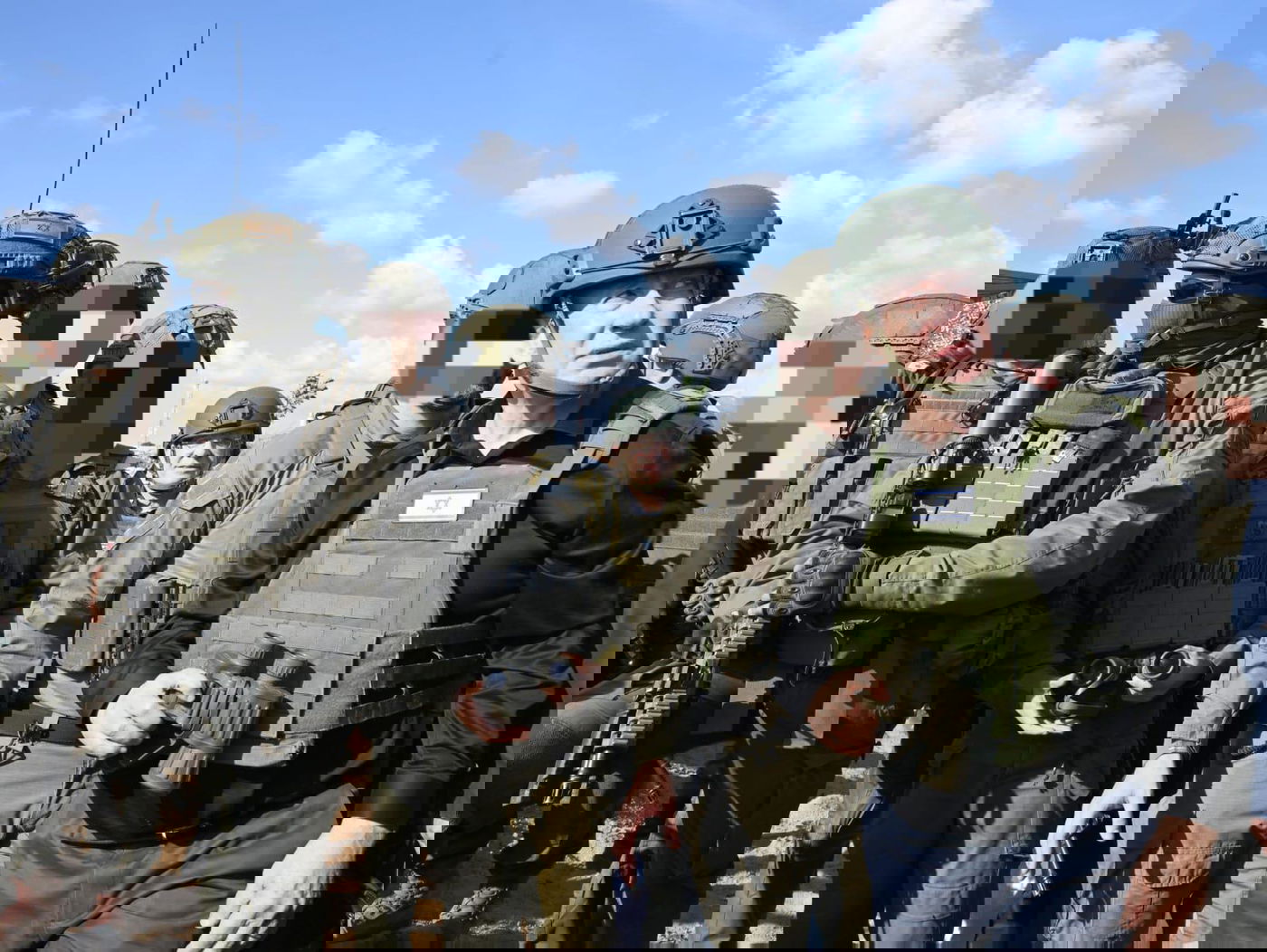 נתניהו נכנס לעזה - והציג את הפוסט שפרסם חמינאי | צפו