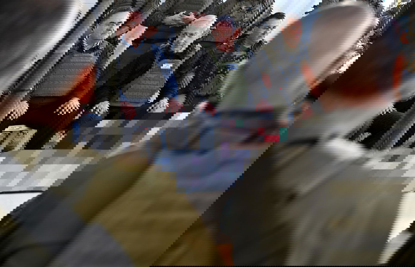 נתניהו נכנס לעזה - והציג את הפוסט שפרסם חמינאי | צפו