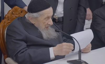 מעמד 'ריתחא דאורייתא' נדיר במעונו של ראש הישיבה הגר"ד לנדו • שידור חוזר משמחת החג