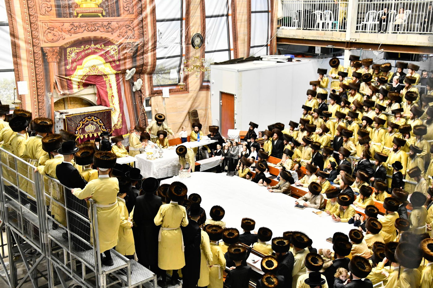 האדמו"ר מתולדות אברהם יצחק בטיש חוה"מ פסח