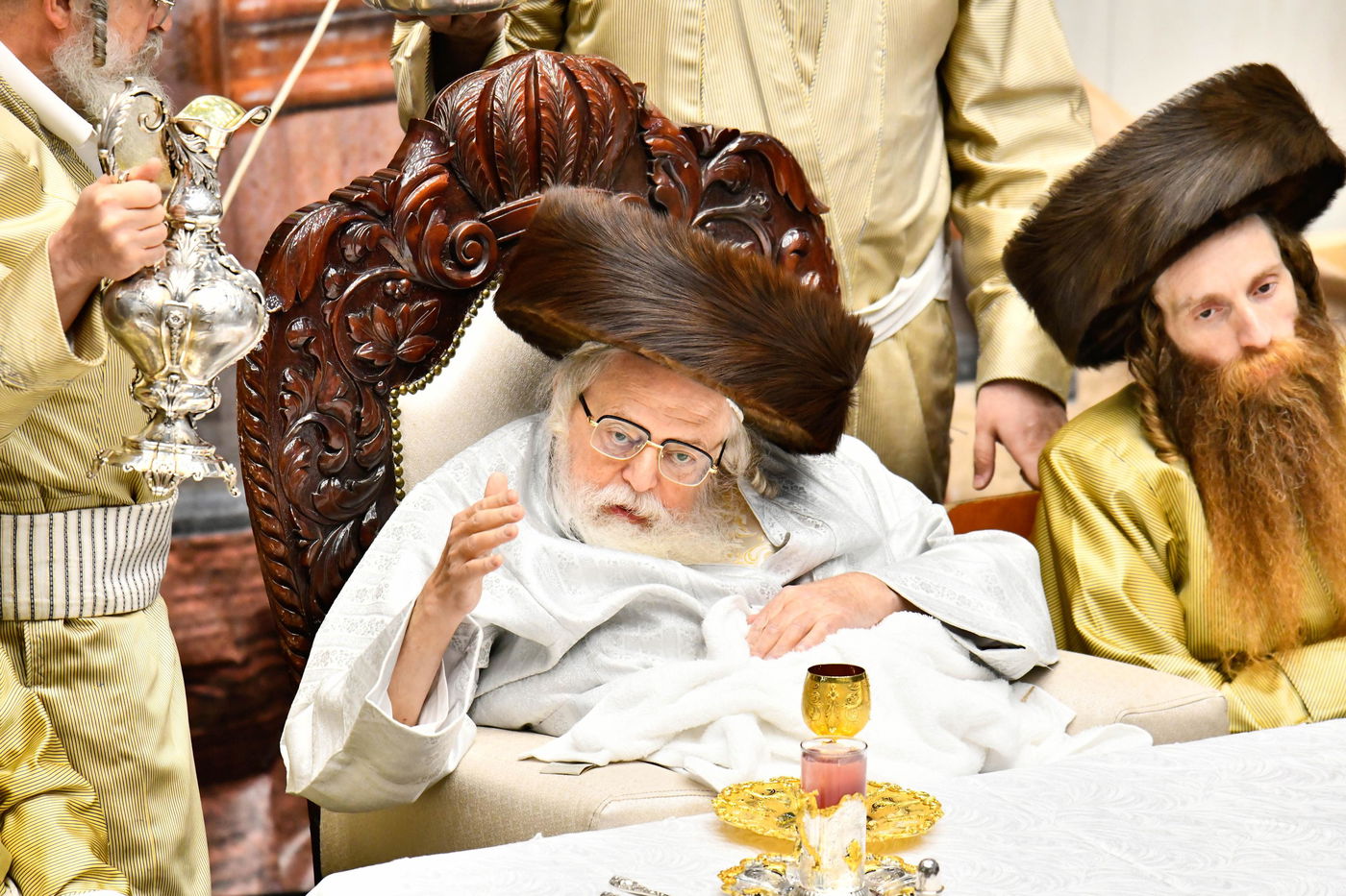 האדמו"ר מתולדות אברהם יצחק בטיש חוה"מ פסח