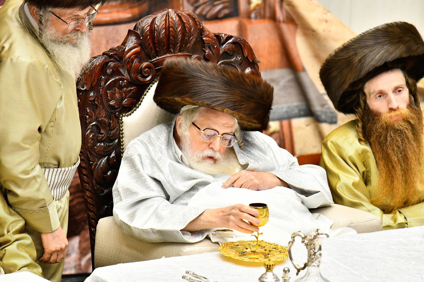 האדמו"ר מתולדות אברהם יצחק בטיש חוה"מ פסח