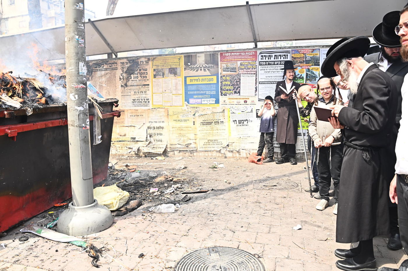 הגה"צ רבי אלימלך בידרמן בשריפת חמץ