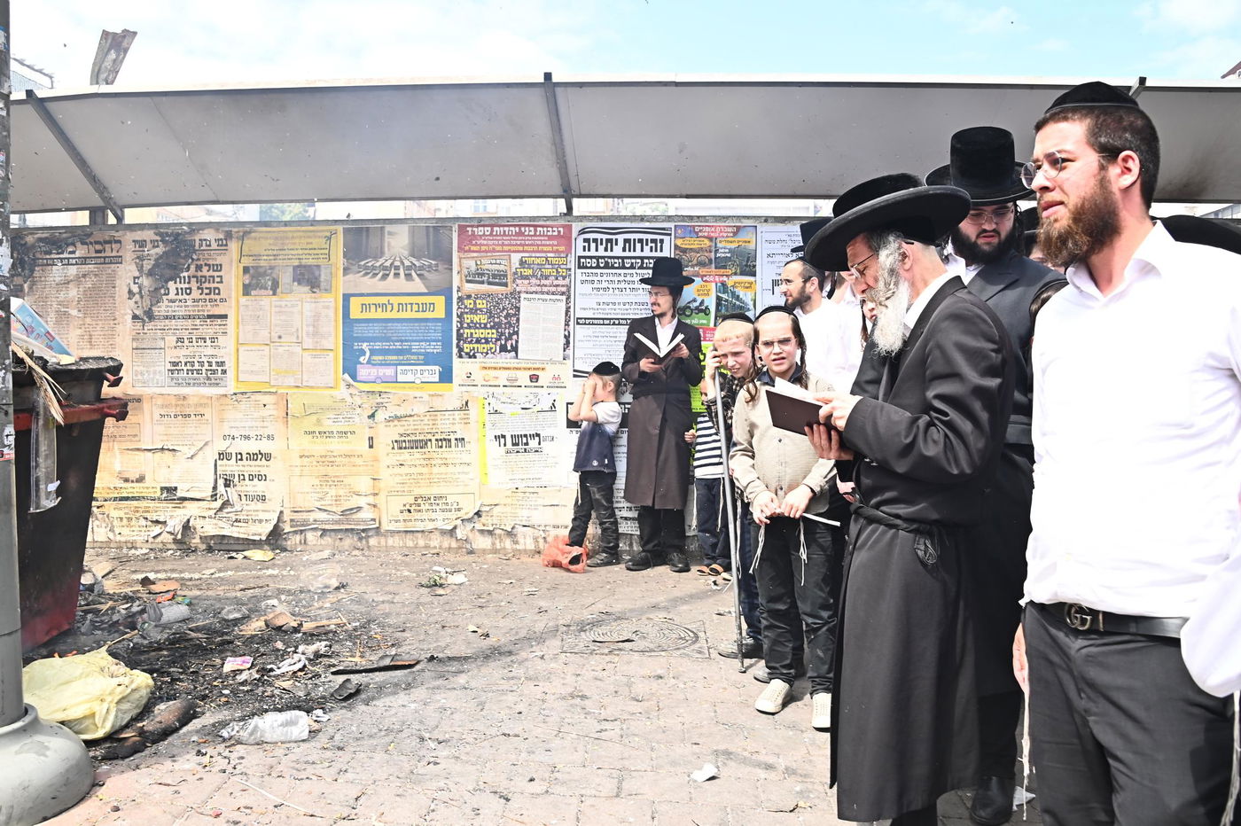 הגה"צ רבי אלימלך בידרמן בשריפת חמץ