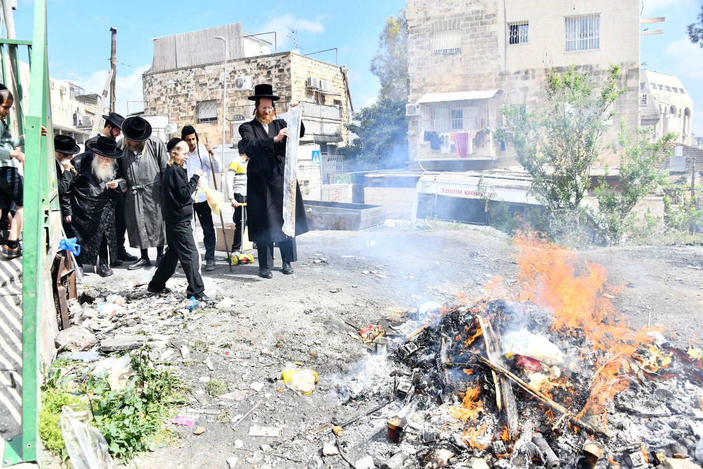 הגה"צ רבי יעקב מנחם מנדל יורוביץ בשריפת חמץ