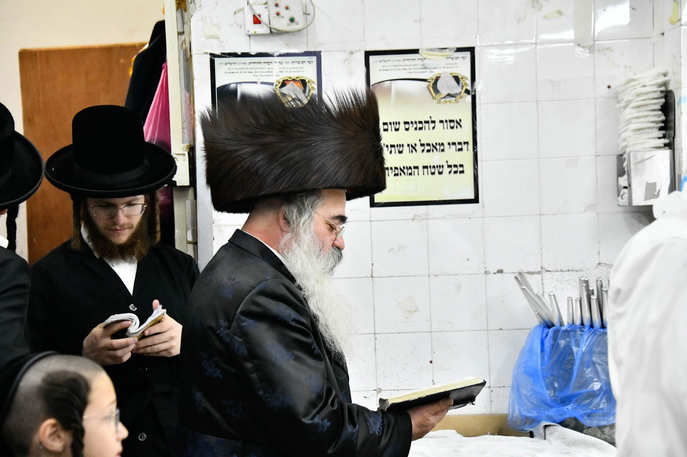 האדמו"ר מלעלוב ירושלים באפיית מצות מצווה