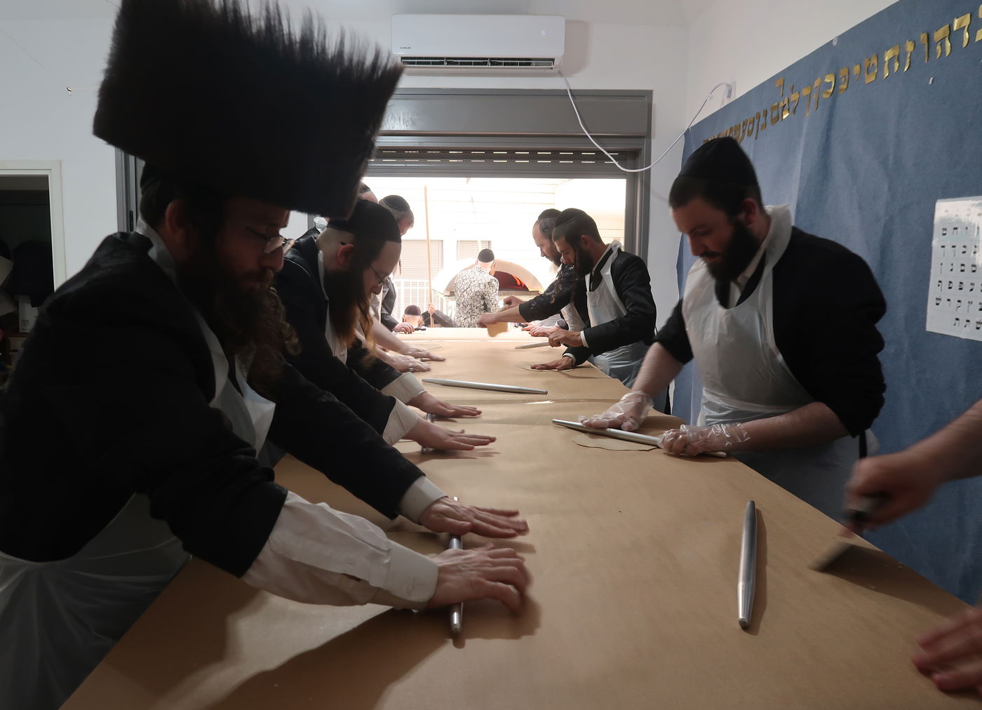 האדמו"ר ממיאלען באפיית מצות