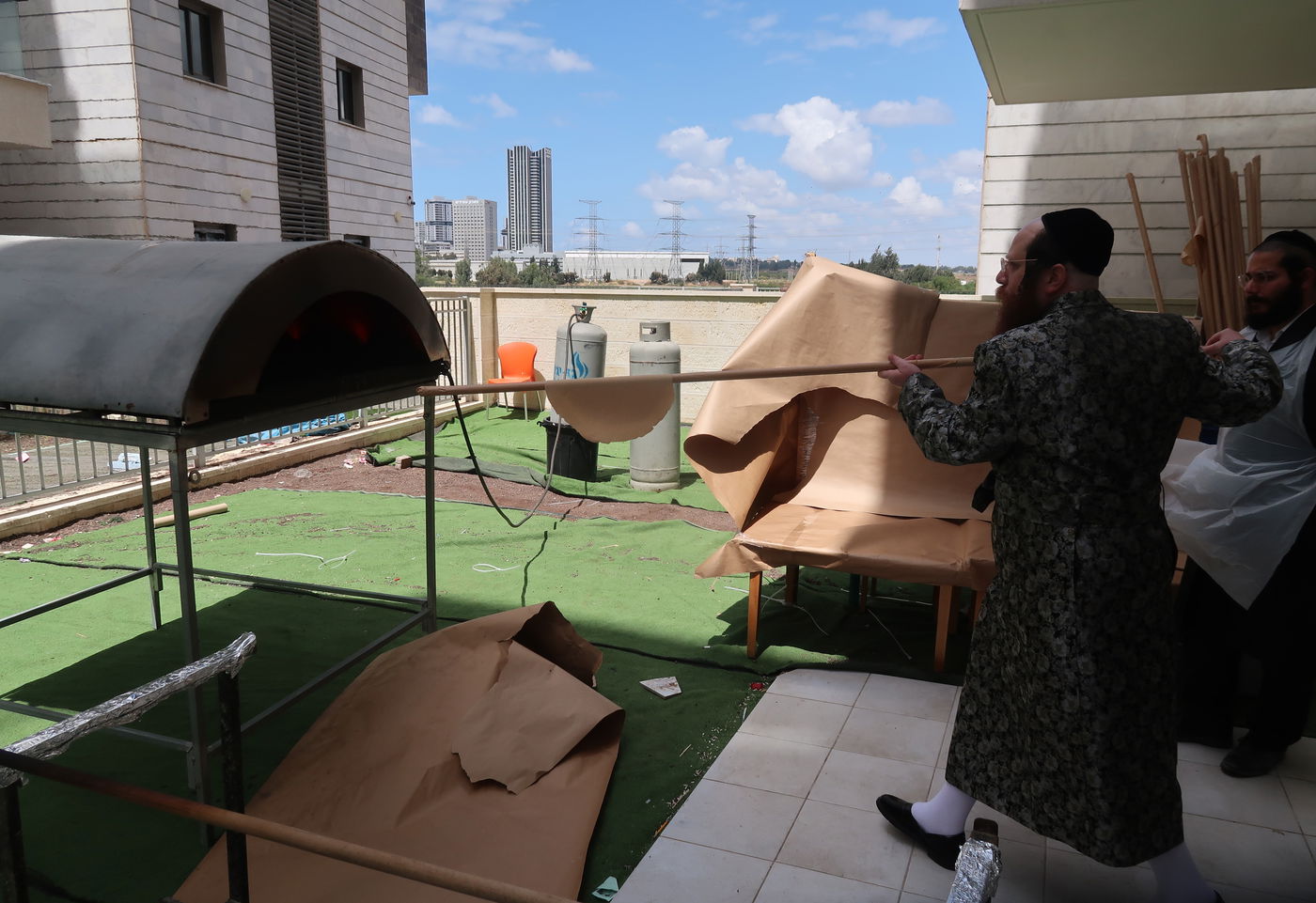 האדמו"ר ממיאלען באפיית מצות