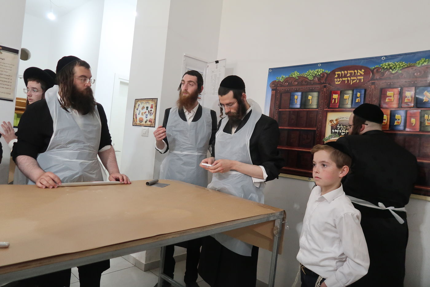 האדמו"ר ממיאלען באפיית מצות