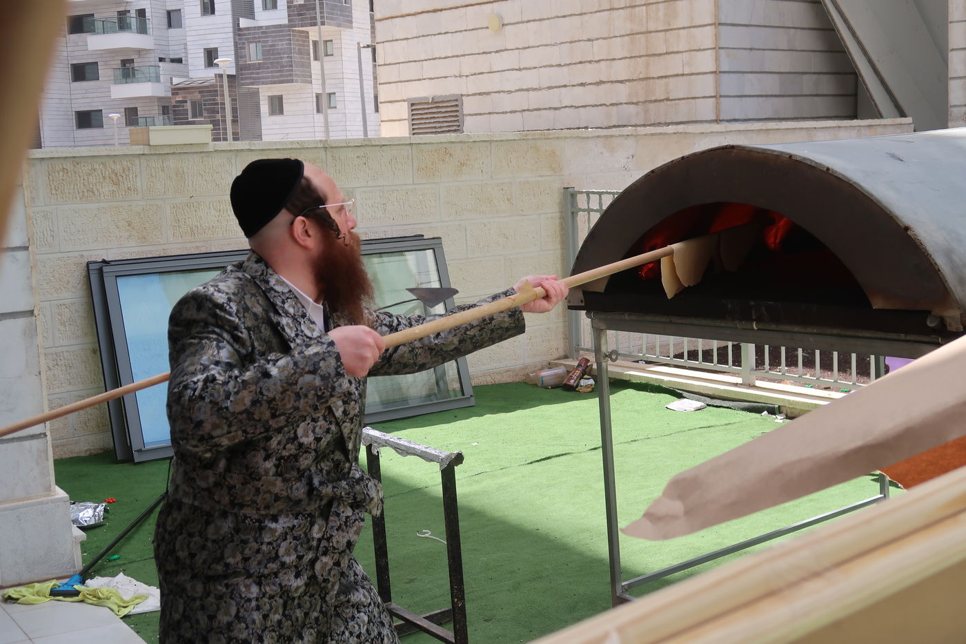 האדמו"ר ממיאלען באפיית מצות