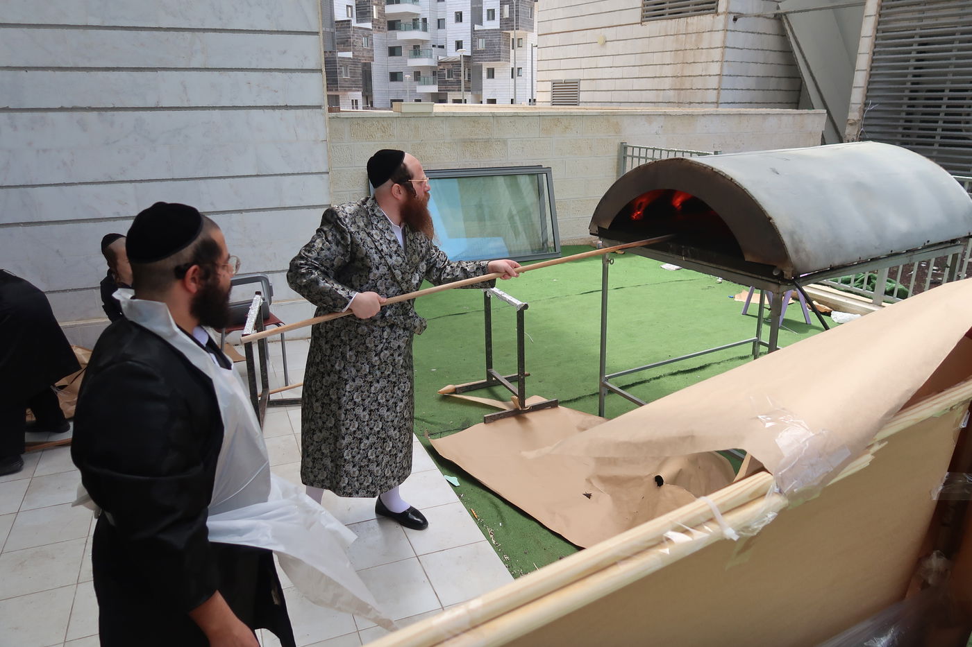 האדמו"ר ממיאלען באפיית מצות