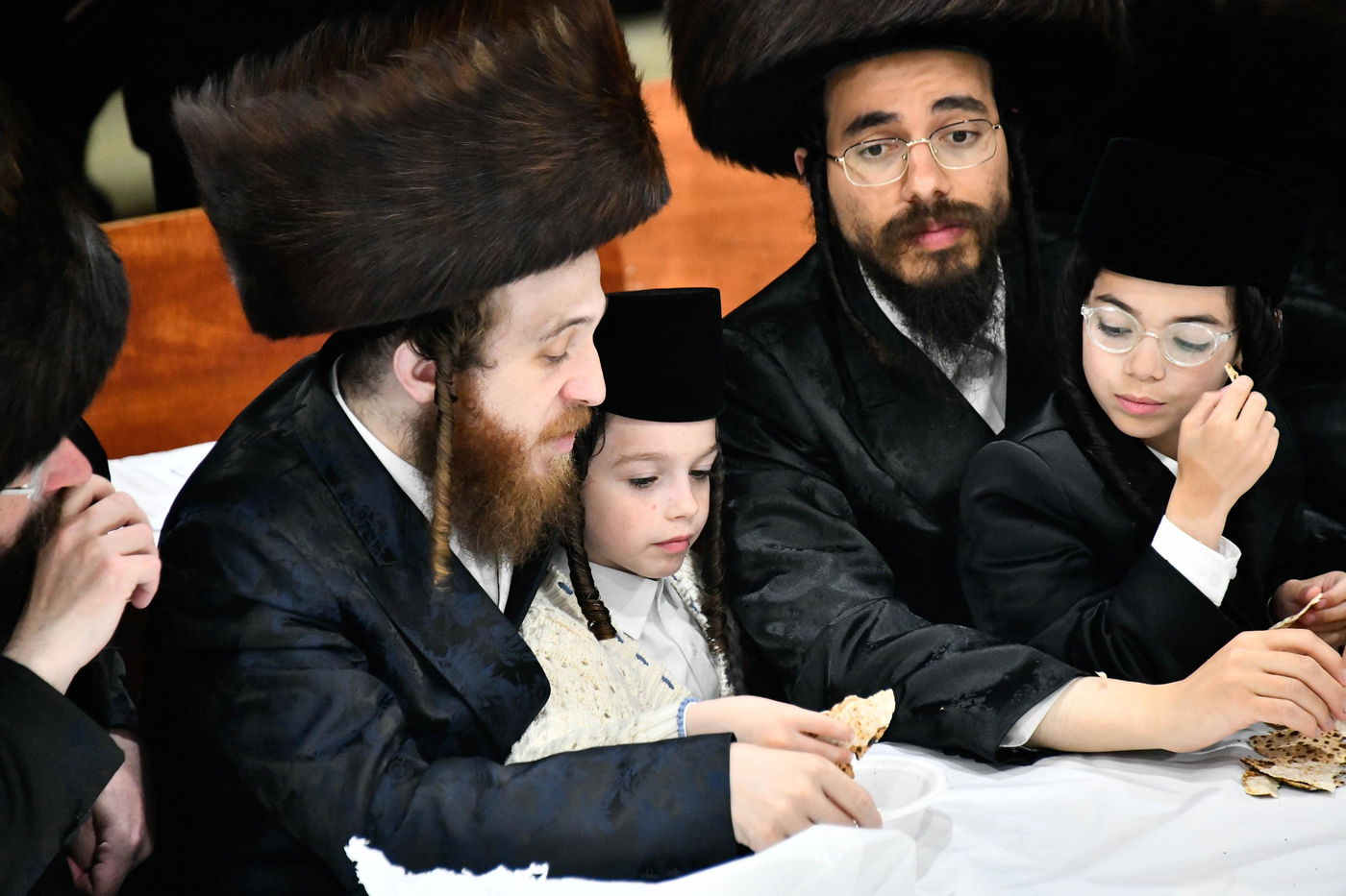 האדמו"ר ממחנובקא בעלזא בטיש אסתר