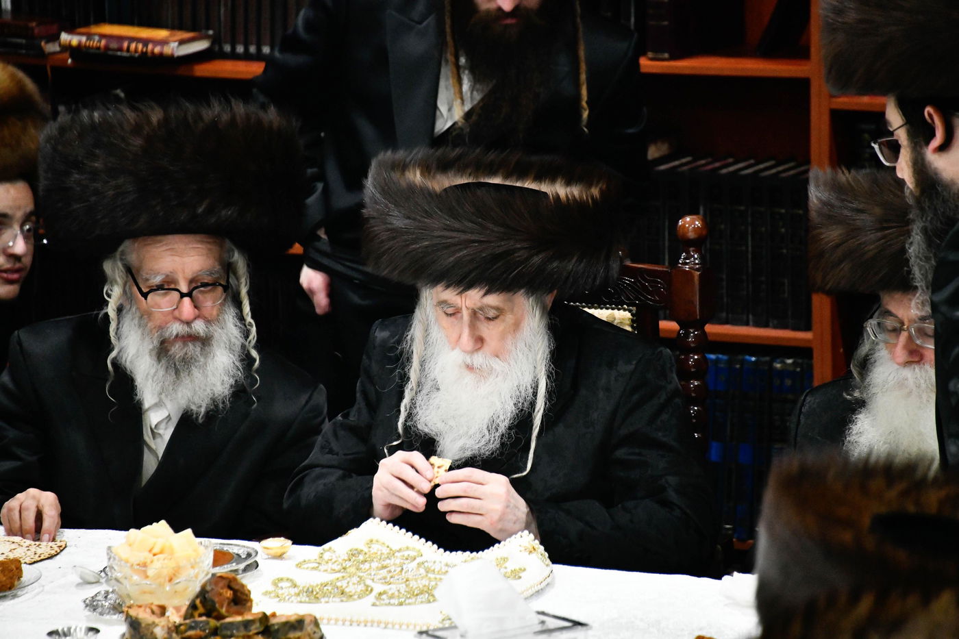 האדמו"ר ממחנובקא בעלזא בטיש אסתר